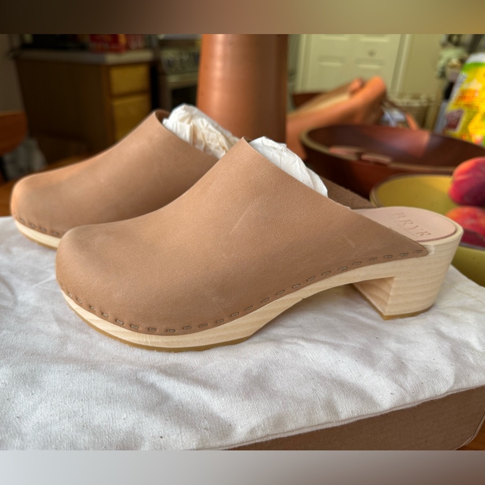 NWT Bryr Clogs Gabe Block Heel Cashmere Size 7/37